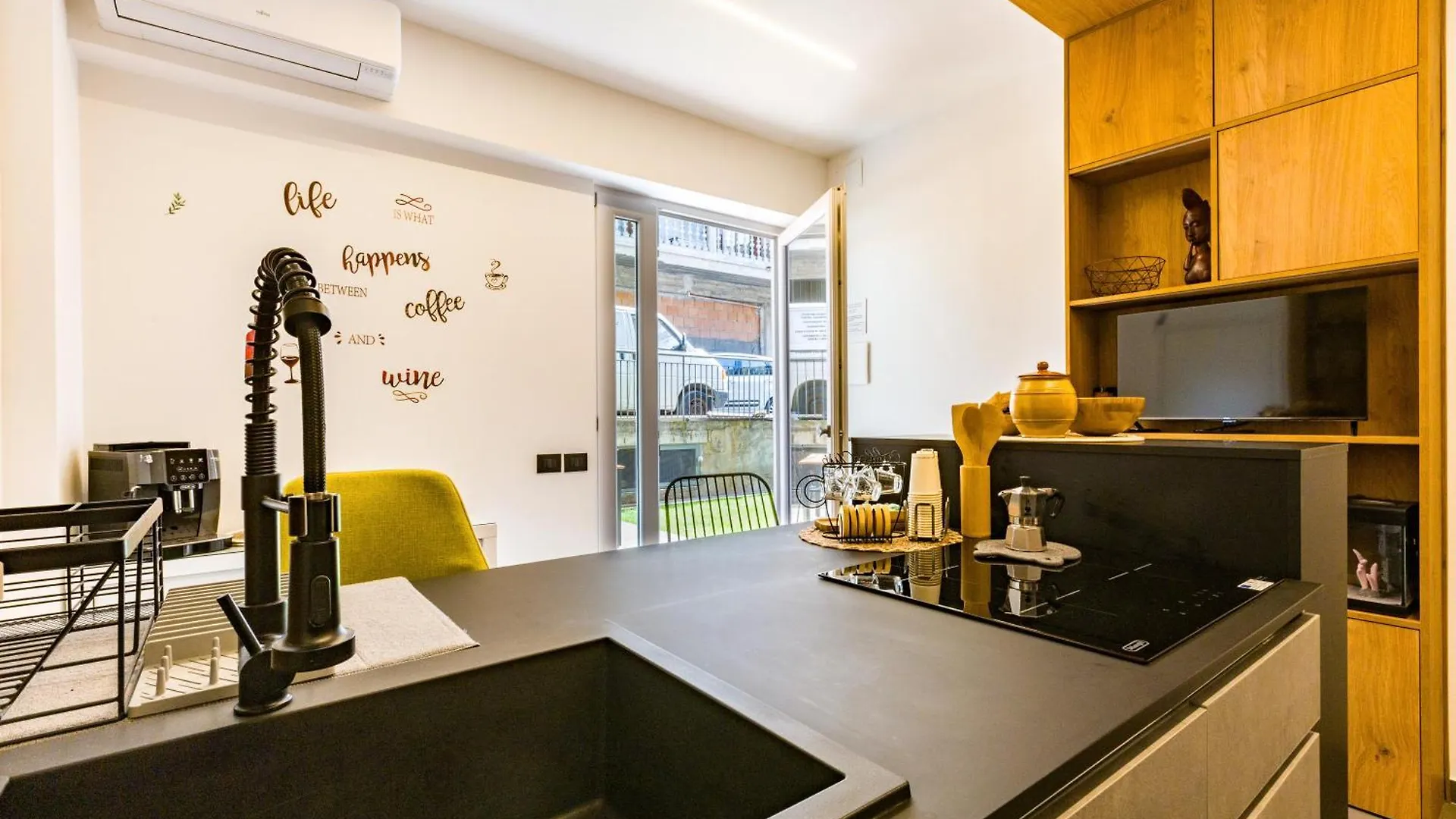 Bed and Breakfast Gatto Matto Brolo 0*,  Italia